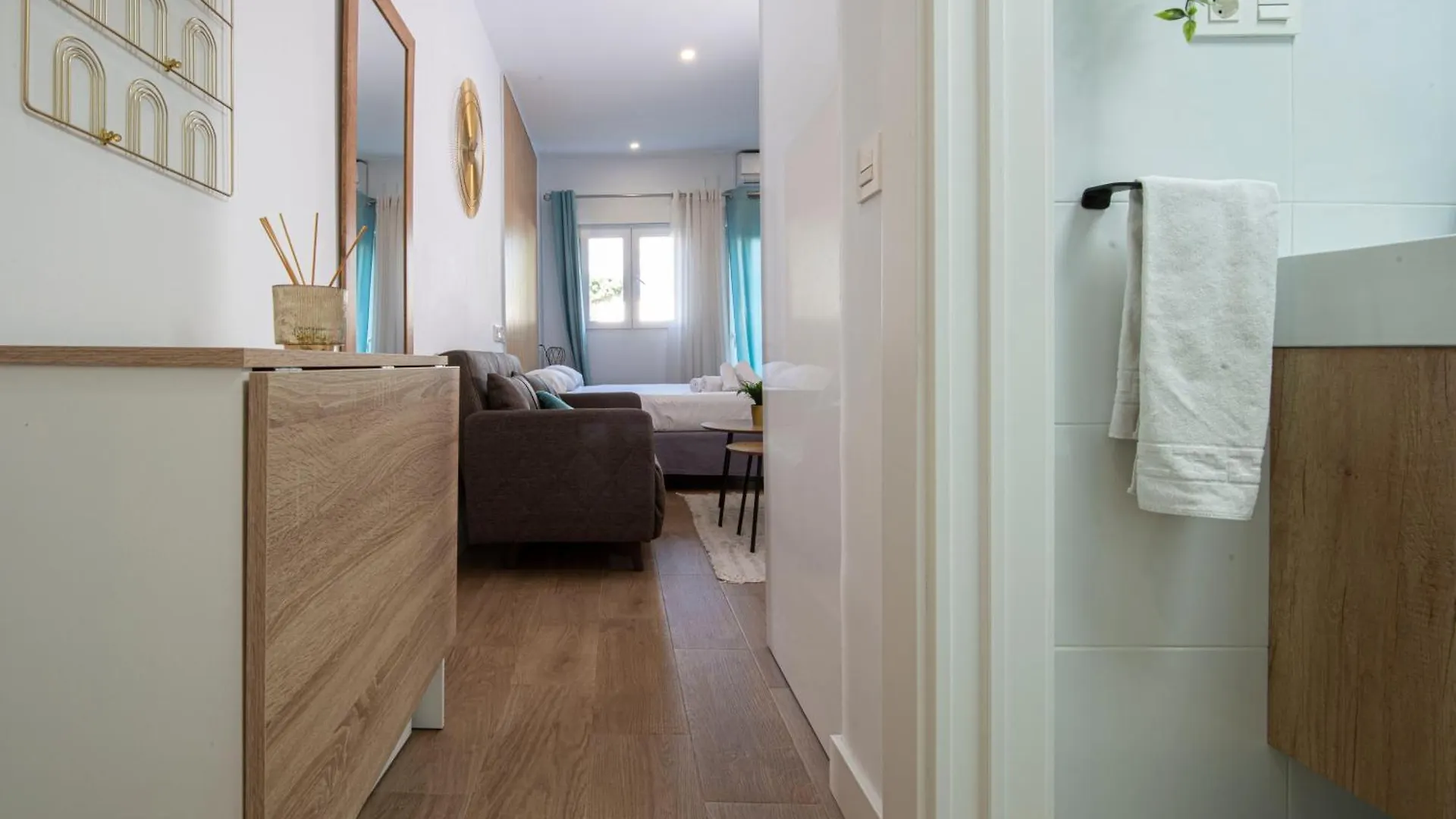 Estudio Bajo Con Piscina Torremolinos Spain